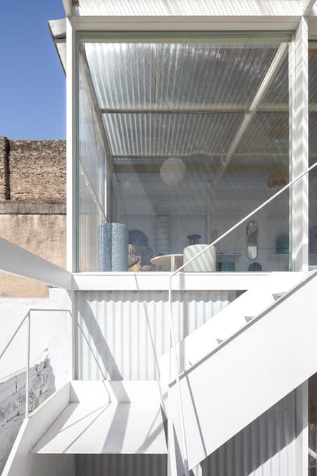 Proyecto Mutan workshop and showroom